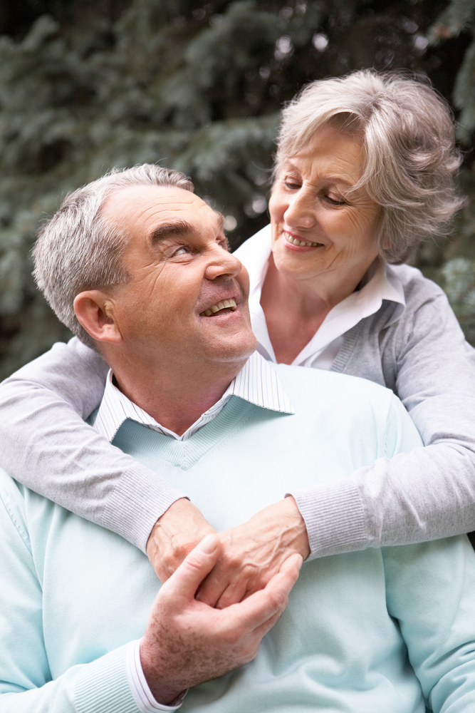 vol6-1, Image - elderly couple hugging