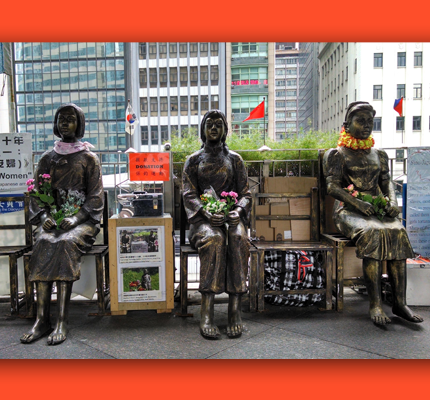 CommCurrentsComfortWomenSm - National Communication Association Communication Currents