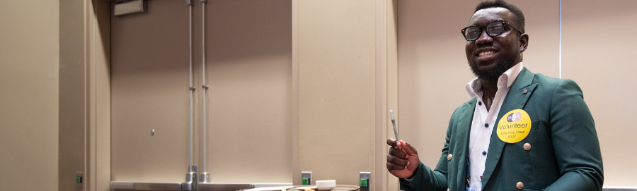 NCA_volunteer_at_the_convention